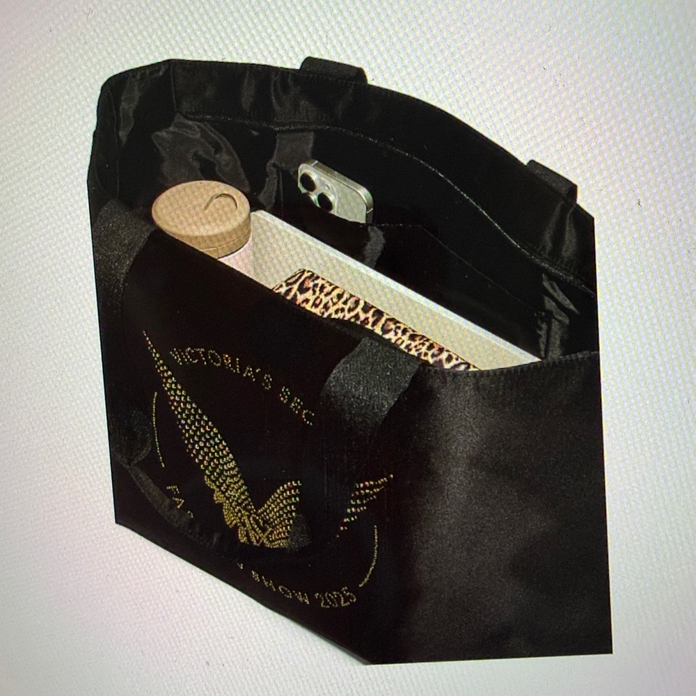 🪽 VICTORIA’S SECRET FASHION SHOW TOTE 🪽 NWT 🪽 - Picture 9 of 16